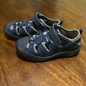 Boys Joe Fresh sandals size 10